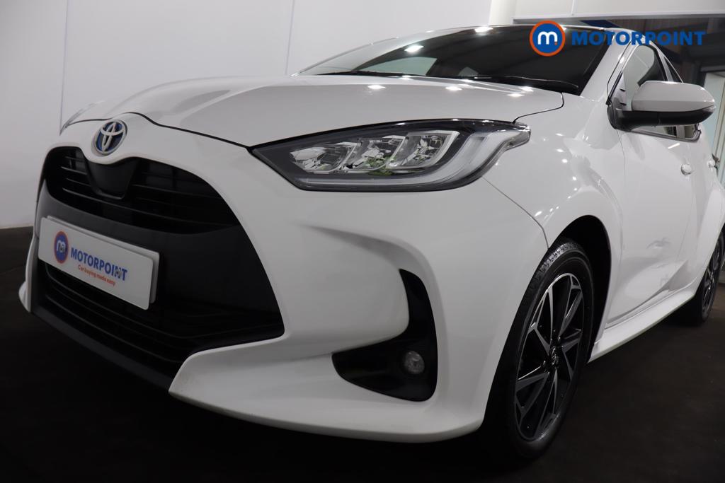 Toyota Yaris Design Automatic Petrol-Electric Hybrid Hatchback - Stock Number (1518968) - 25th supplementary image