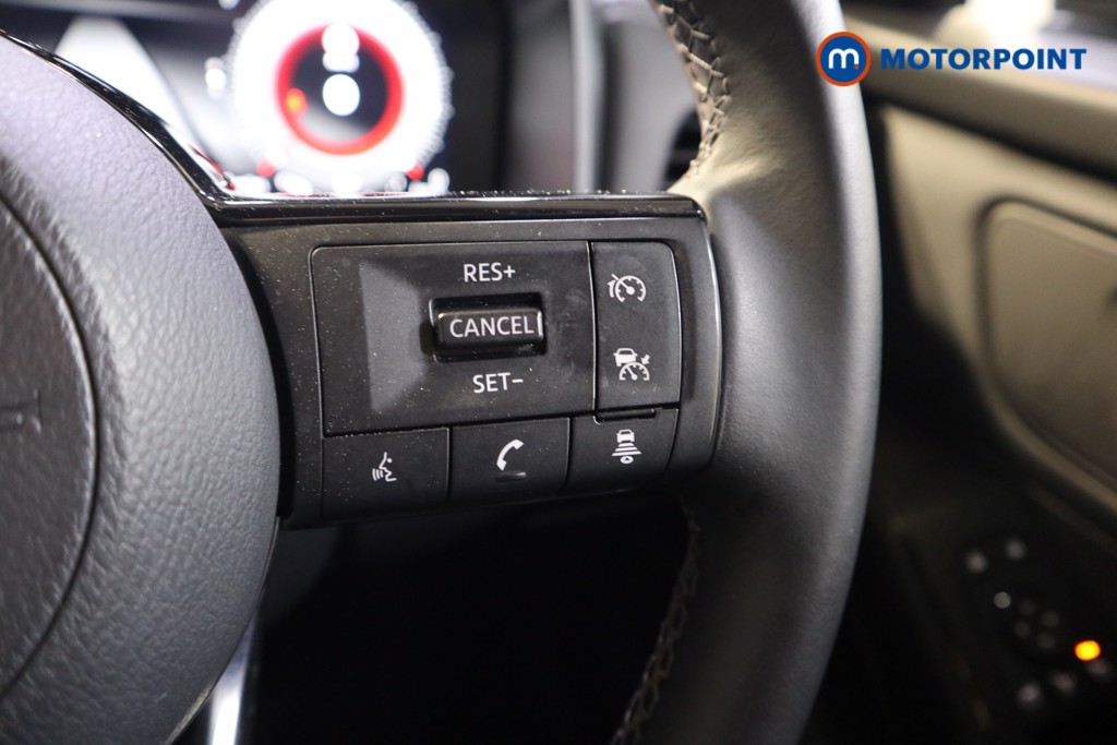 Nissan Qashqai N-Connecta Manual Petrol SUV - Stock Number (1516877) - 4th supplementary image