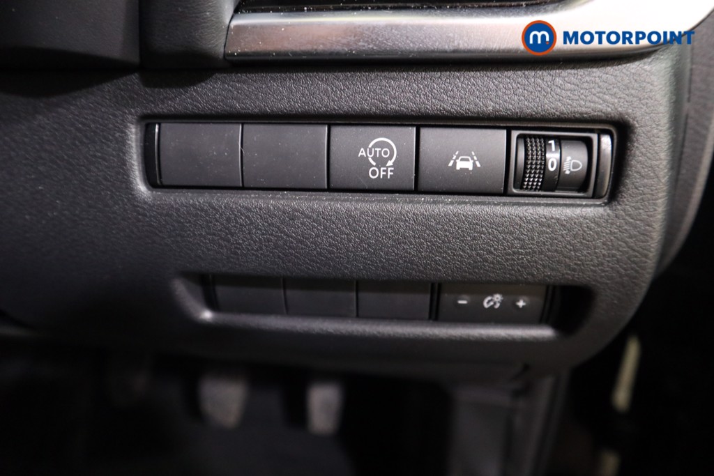 Nissan Qashqai N-Connecta Manual Petrol SUV - Stock Number (1519362) - 9th supplementary image