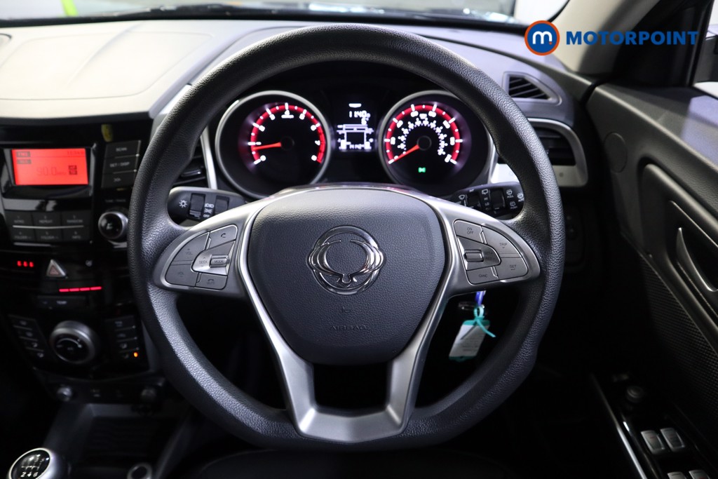 Ssangyong Tivoli EX Manual Petrol SUV - Stock Number (1520600) - 2nd supplementary image