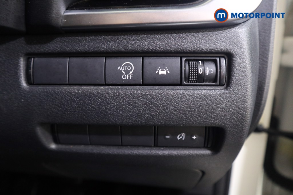 Nissan Qashqai N-Connecta Manual Petrol SUV - Stock Number (1513372) - 9th supplementary image