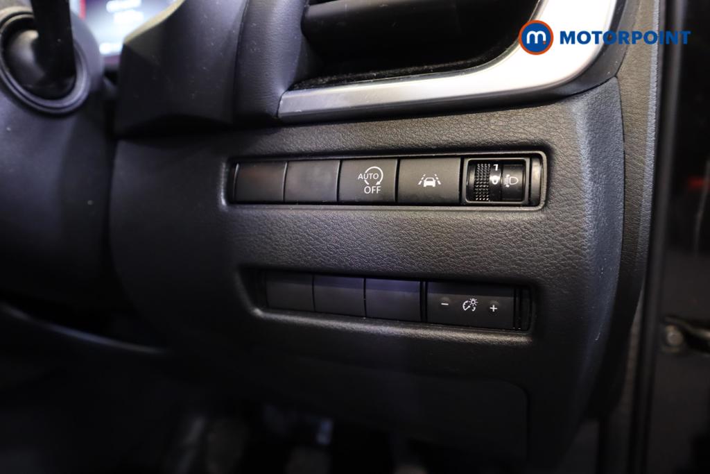 Nissan Qashqai N-Connecta Manual Petrol SUV - Stock Number (1515768) - 4th supplementary image