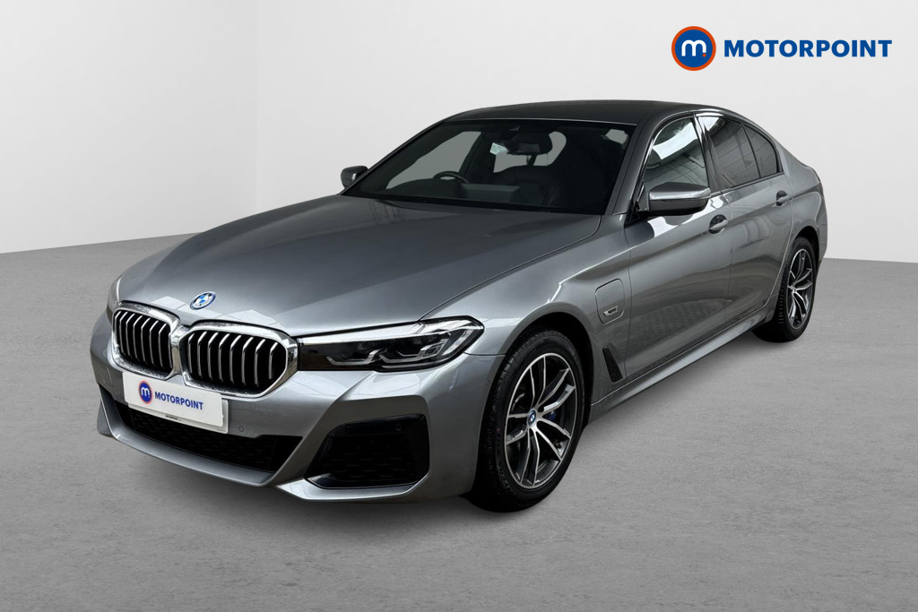 BMW 5 Series M Sport Automatic Petrol Plug-In Hybrid Saloon - Stock Number (1517306) - Passenger side front corner