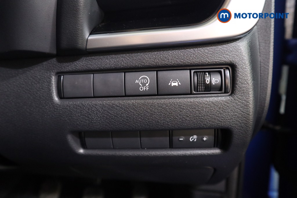 Nissan Qashqai N-Connecta Manual Petrol SUV - Stock Number (1521541) - 9th supplementary image