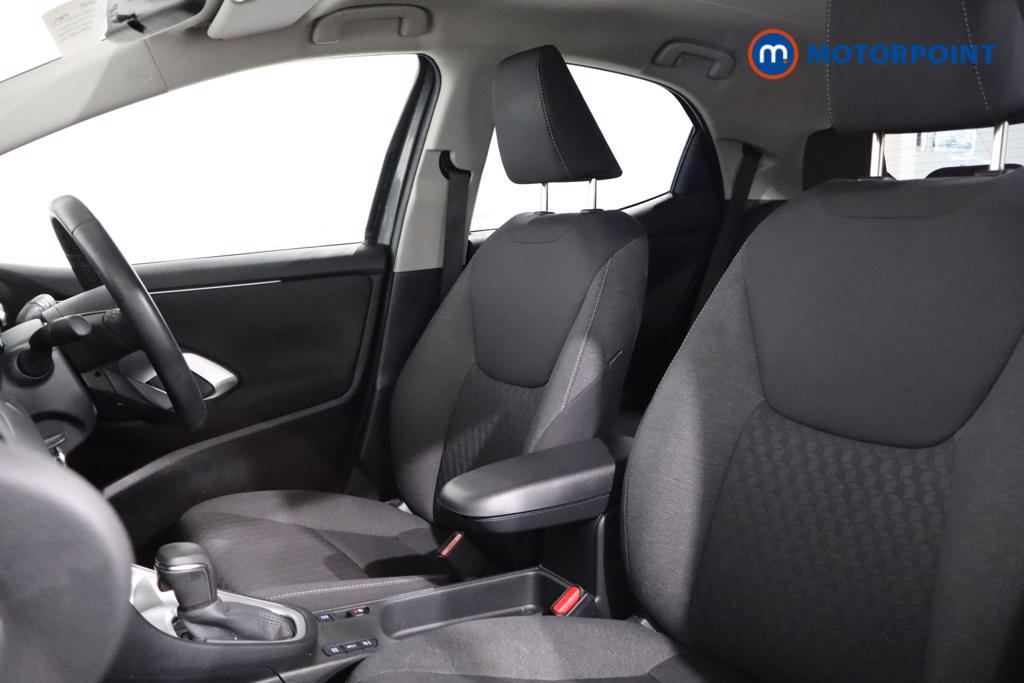 Toyota Yaris Design Automatic Petrol-Electric Hybrid Hatchback - Stock Number (1521425) - 4th supplementary image
