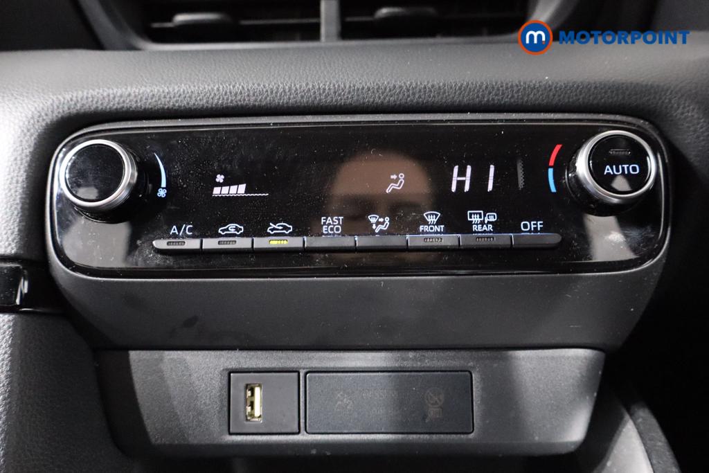 Toyota Yaris Design Automatic Petrol-Electric Hybrid Hatchback - Stock Number (1521425) - 14th supplementary image