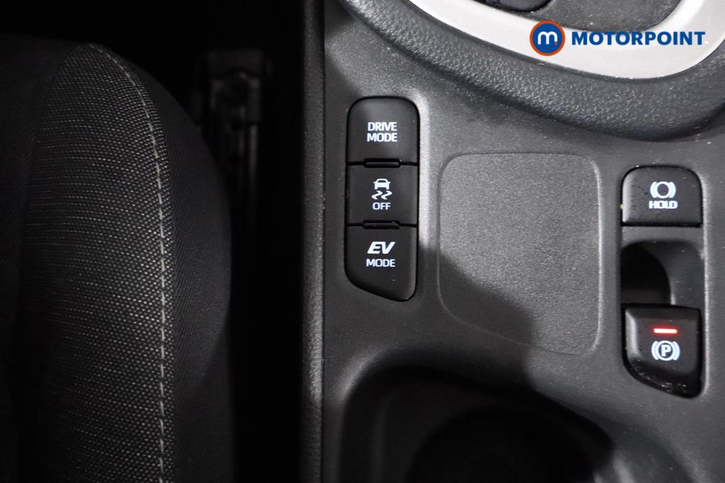 Toyota Yaris Design Automatic Petrol-Electric Hybrid Hatchback - Stock Number (1521425) - 16th supplementary image
