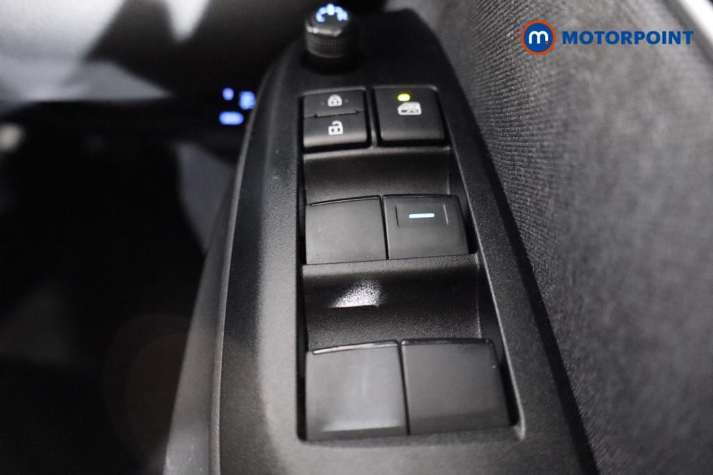 Toyota Yaris Design Automatic Petrol-Electric Hybrid Hatchback - Stock Number (1521425) - 17th supplementary image