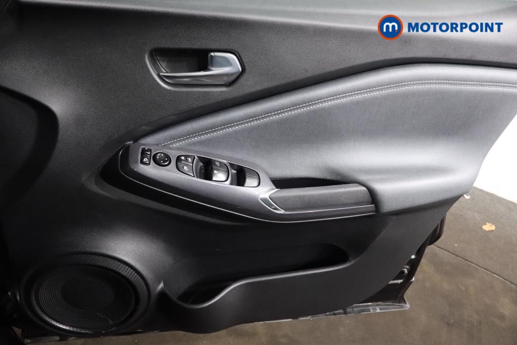 Nissan Juke N-Connecta Automatic Petrol SUV - Stock Number (1519658) - 23rd supplementary image