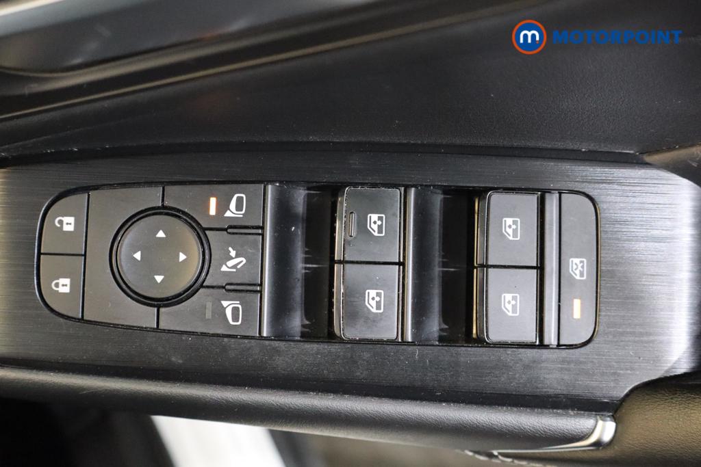 Nissan Qashqai N-Connecta Manual Petrol SUV - Stock Number (1522035) - 16th supplementary image