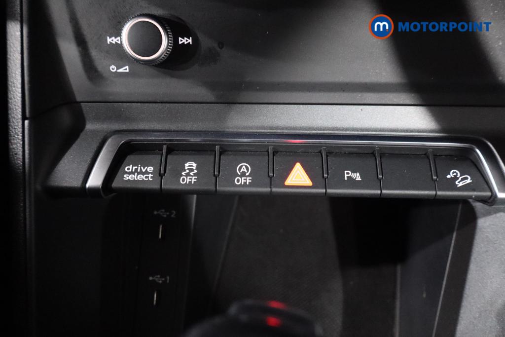 Audi Q3 Black Edition Automatic Petrol SUV - Stock Number (1529384) - 14th supplementary image