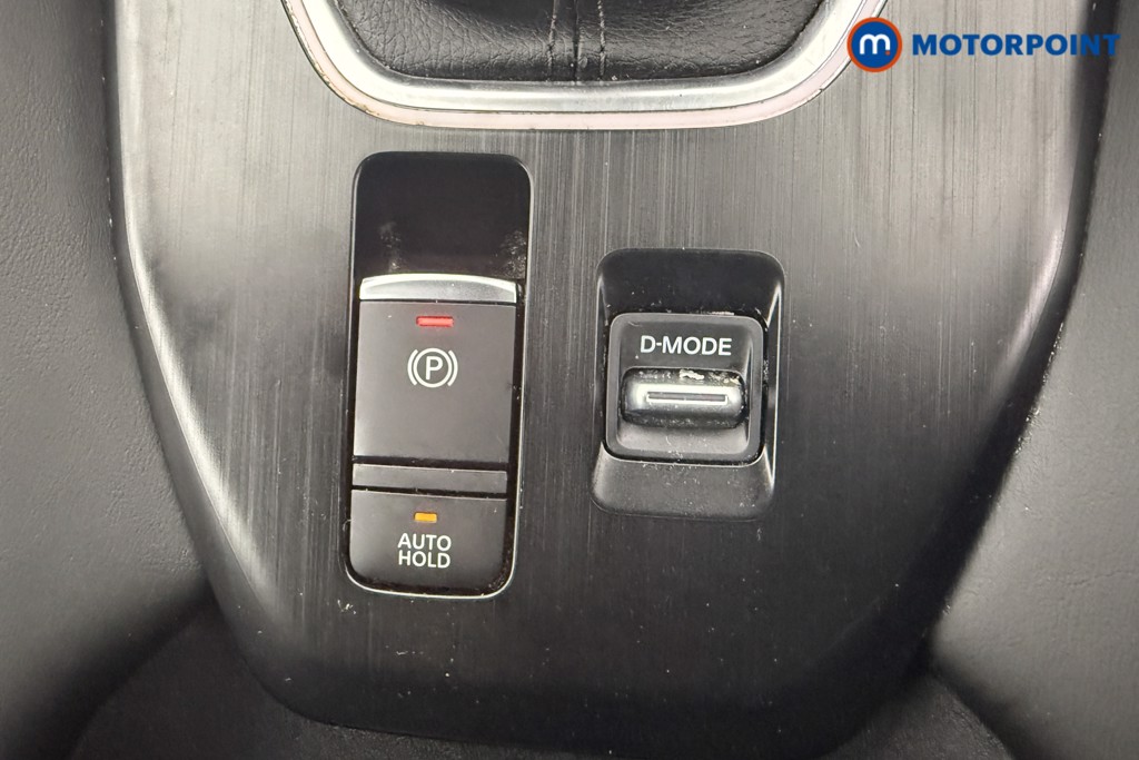 Nissan Qashqai N-Connecta Manual Petrol SUV - Stock Number (1531390) - 9th supplementary image