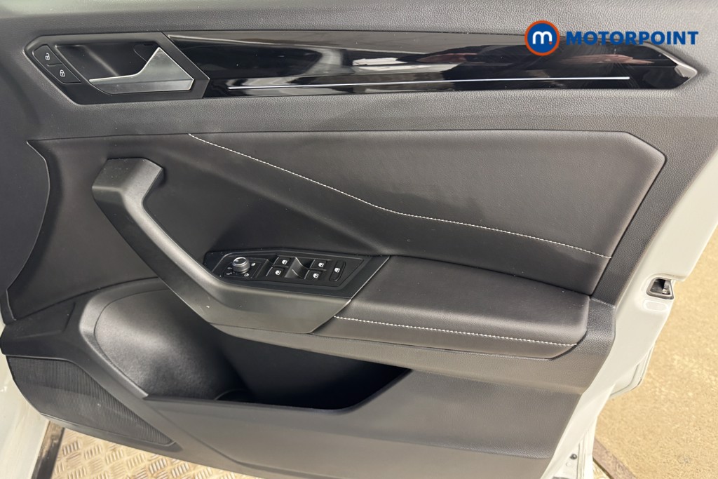 Volkswagen T-Roc R-Line Automatic Petrol SUV - Stock Number (1532462) - 16th supplementary image