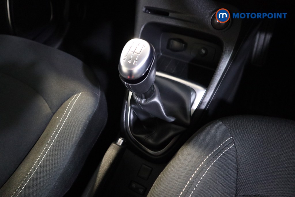 Renault Captur Iconic Manual Petrol SUV - Stock Number (1532548) - 8th supplementary image