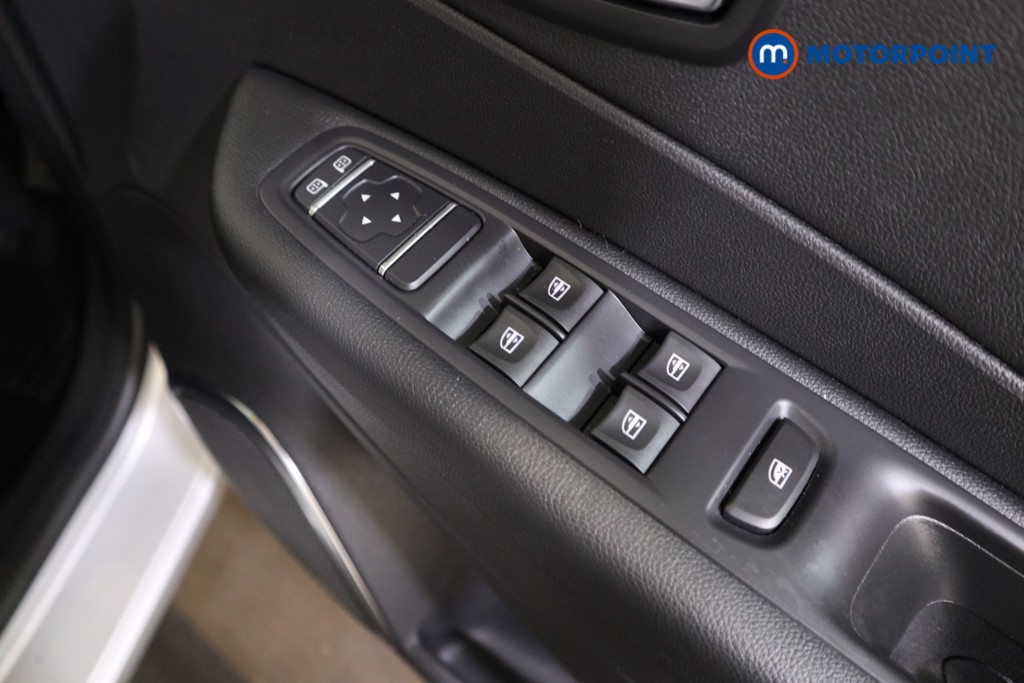 Renault Captur Iconic Manual Petrol SUV - Stock Number (1532548) - 9th supplementary image