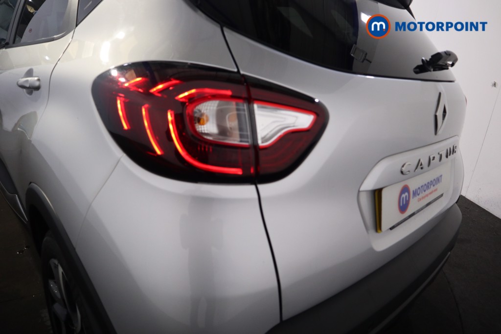 Renault Captur Iconic Manual Petrol SUV - Stock Number (1532548) - 19th supplementary image