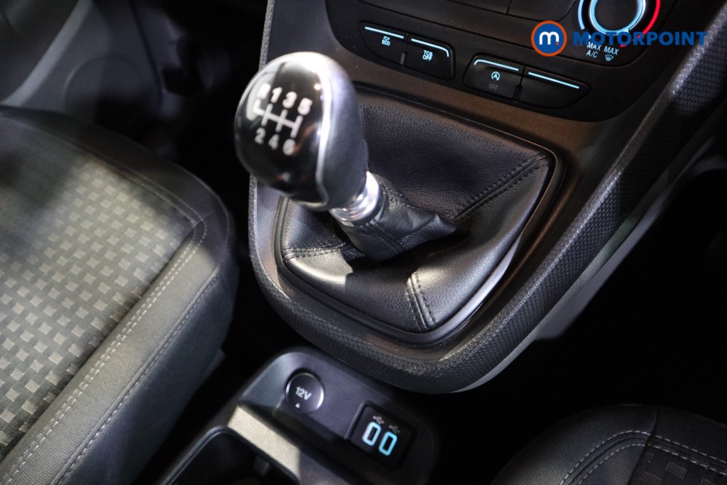 Ford Tourneo Connect Zetec Manual Diesel People Carrier - Stock Number (1526404) - 9th supplementary image