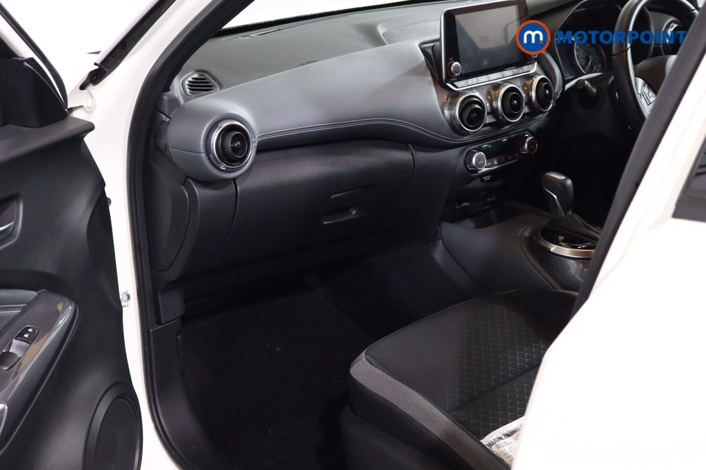 Nissan Juke N-Connecta Automatic Petrol SUV - Stock Number (1519915) - 3rd supplementary image