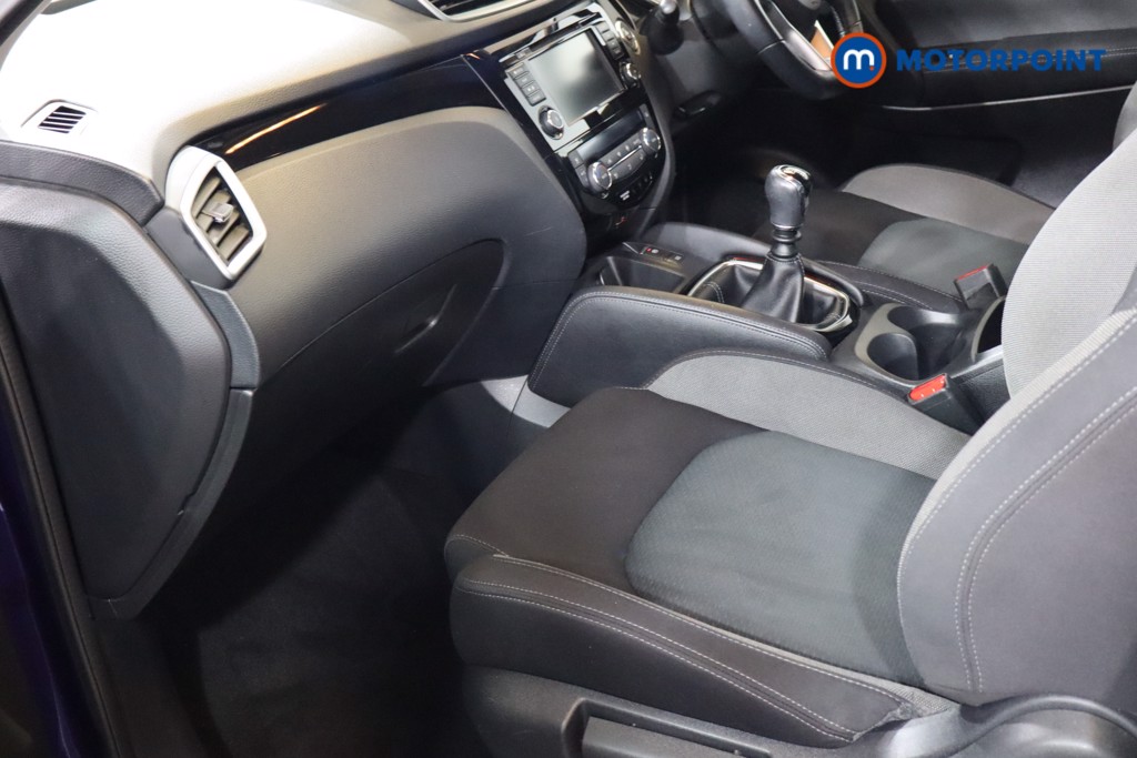 Nissan Qashqai N-Connecta Manual Petrol SUV - Stock Number (1529635) - 4th supplementary image