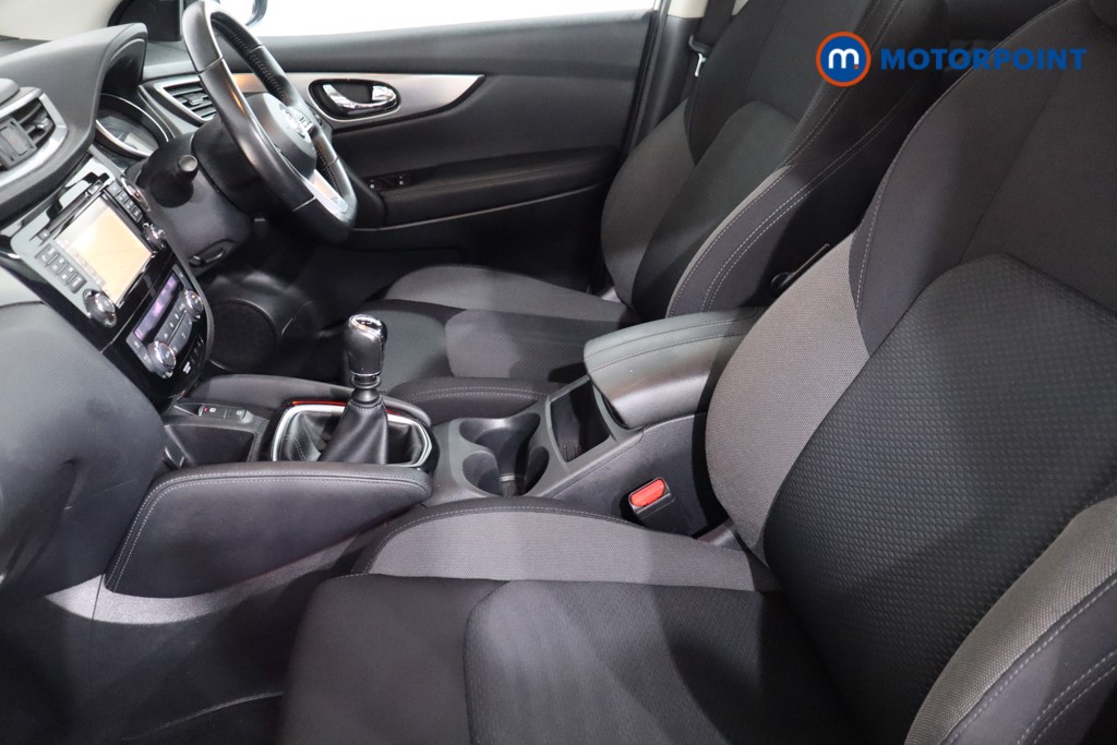 Nissan Qashqai N-Connecta Manual Petrol SUV - Stock Number (1537809) - 4th supplementary image