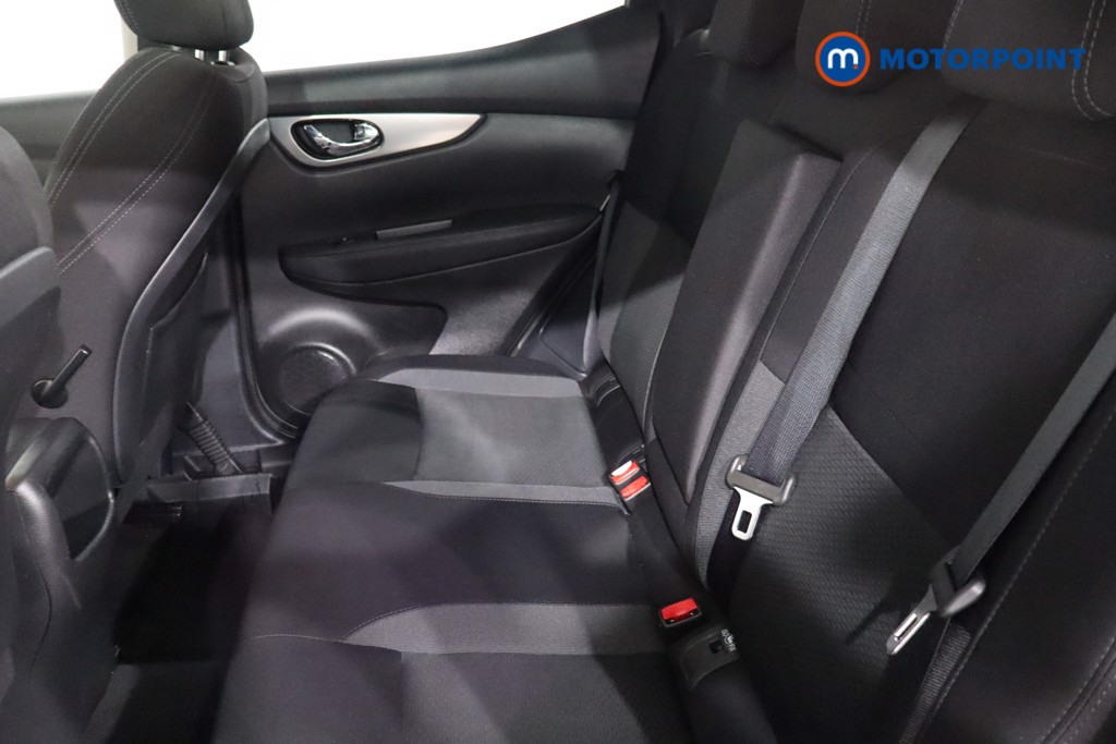Nissan Qashqai N-Connecta Manual Petrol SUV - Stock Number (1537809) - 5th supplementary image