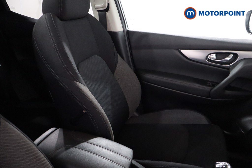Nissan Qashqai N-Connecta Manual Petrol SUV - Stock Number (1537809) - 23rd supplementary image
