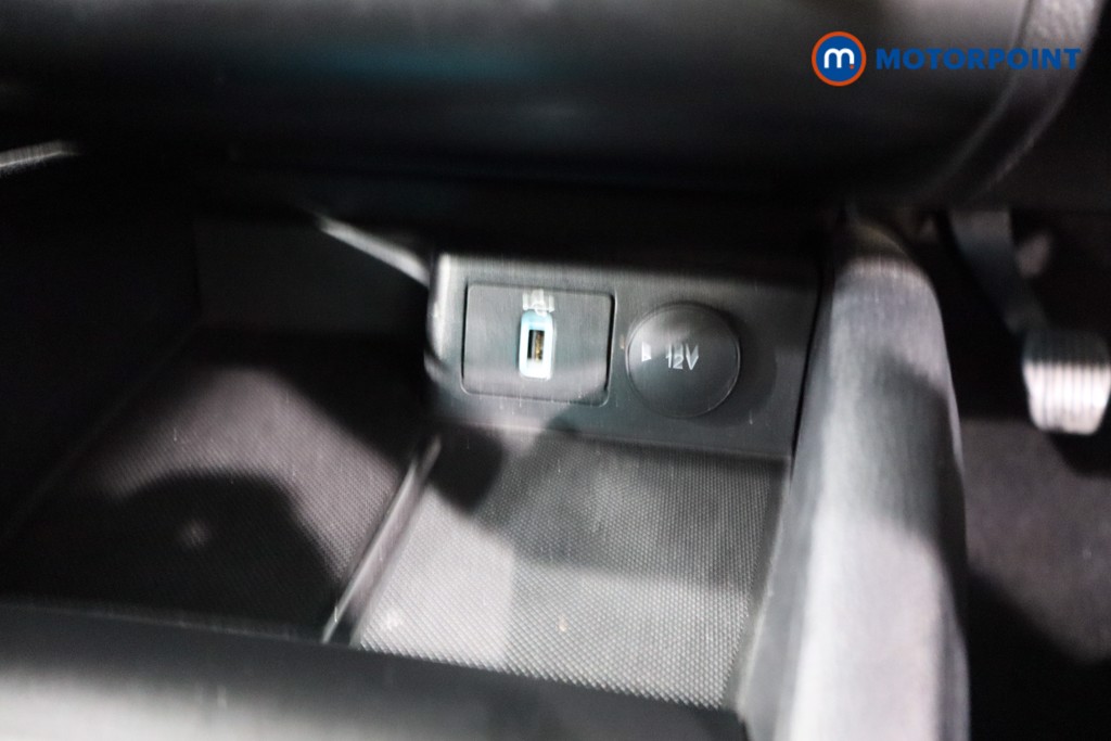 Ford Focus Titanium Manual Petrol Hatchback - Stock Number (1517777) - 16th supplementary image