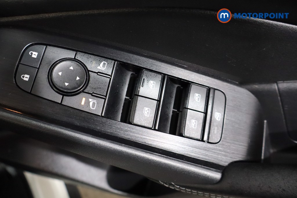 Nissan Qashqai Visia Manual Petrol SUV - Stock Number (1536341) - 18th supplementary image