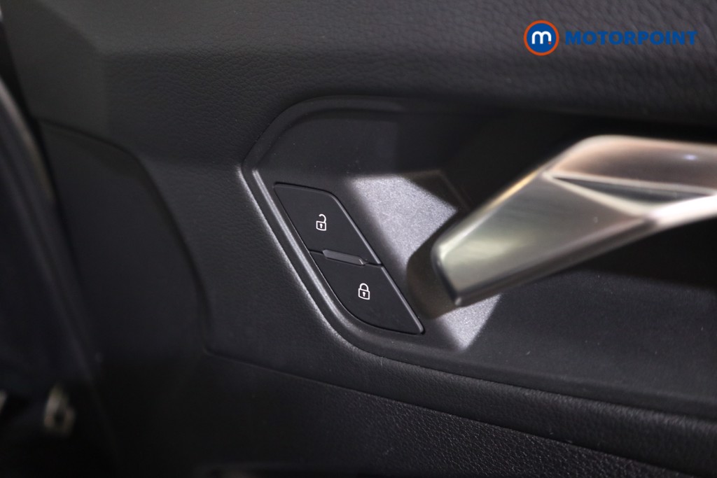 Audi Q3 Black Edition Manual Petrol SUV - Stock Number (1536612) - 11th supplementary image