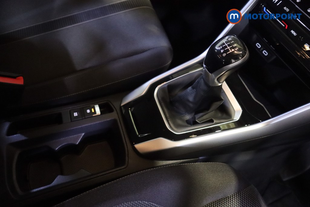 Volkswagen T-Roc Life Manual Petrol SUV - Stock Number (1538330) - 5th supplementary image