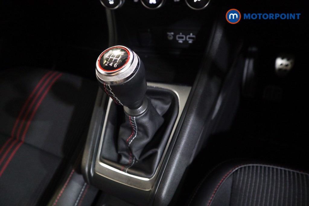 Renault Captur R.S. Line Manual Petrol-Electric Hybrid SUV - Stock Number (1539347) - 8th supplementary image