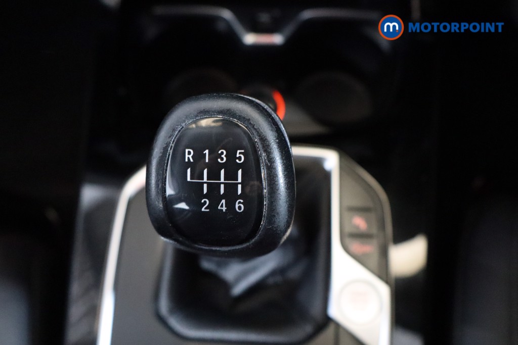 BMW 2 Series Sport Manual Petrol Saloon - Stock Number (1530101) - 4th supplementary image