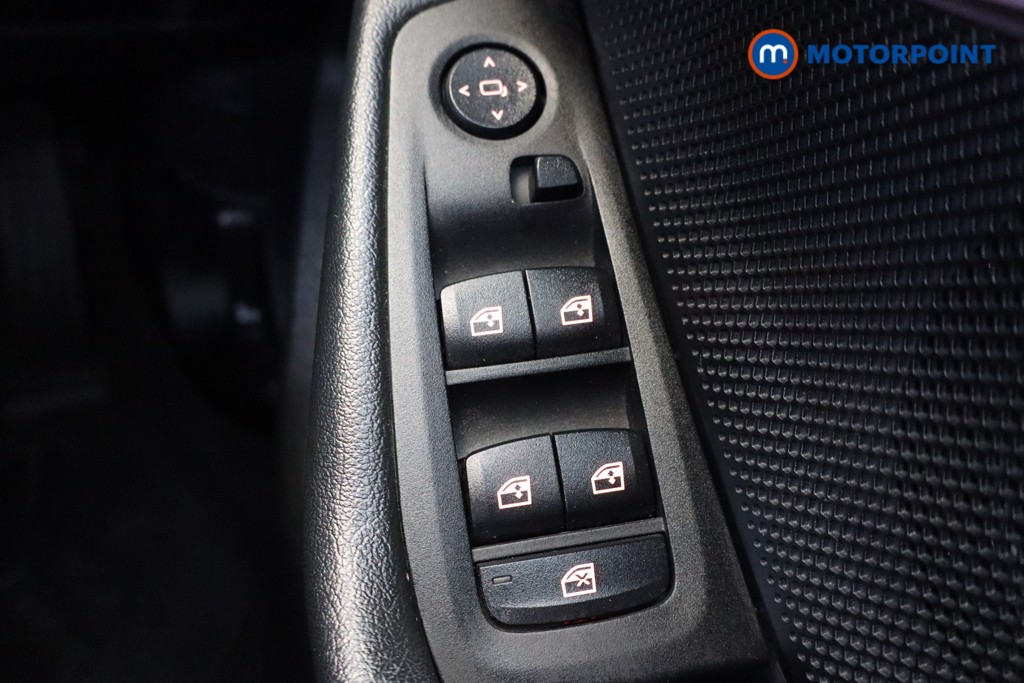 BMW 2 Series Sport Manual Petrol Saloon - Stock Number (1530101) - 8th supplementary image