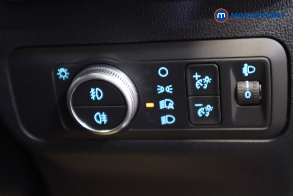 Ford Kuga St-Line Manual Diesel-Electric Hybrid SUV - Stock Number (1536436) - 9th supplementary image