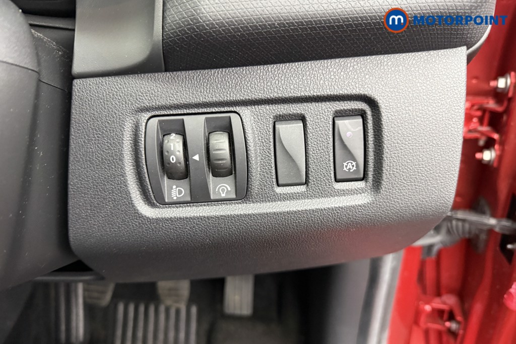 Renault Clio Iconic Manual Petrol Hatchback - Stock Number (1540641) - 16th supplementary image