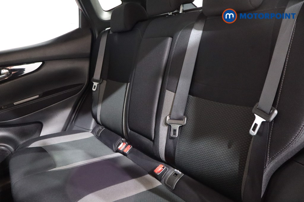 Nissan Qashqai N-Connecta Manual Petrol SUV - Stock Number (1530031) - 5th supplementary image