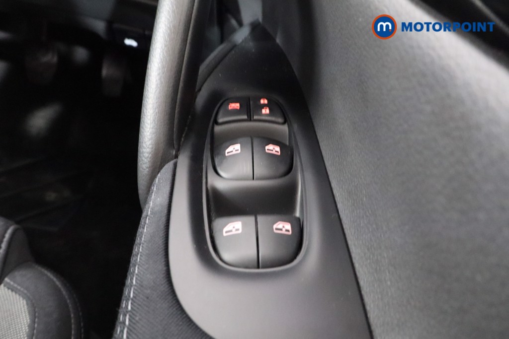 Nissan Qashqai N-Connecta Manual Petrol SUV - Stock Number (1530031) - 17th supplementary image