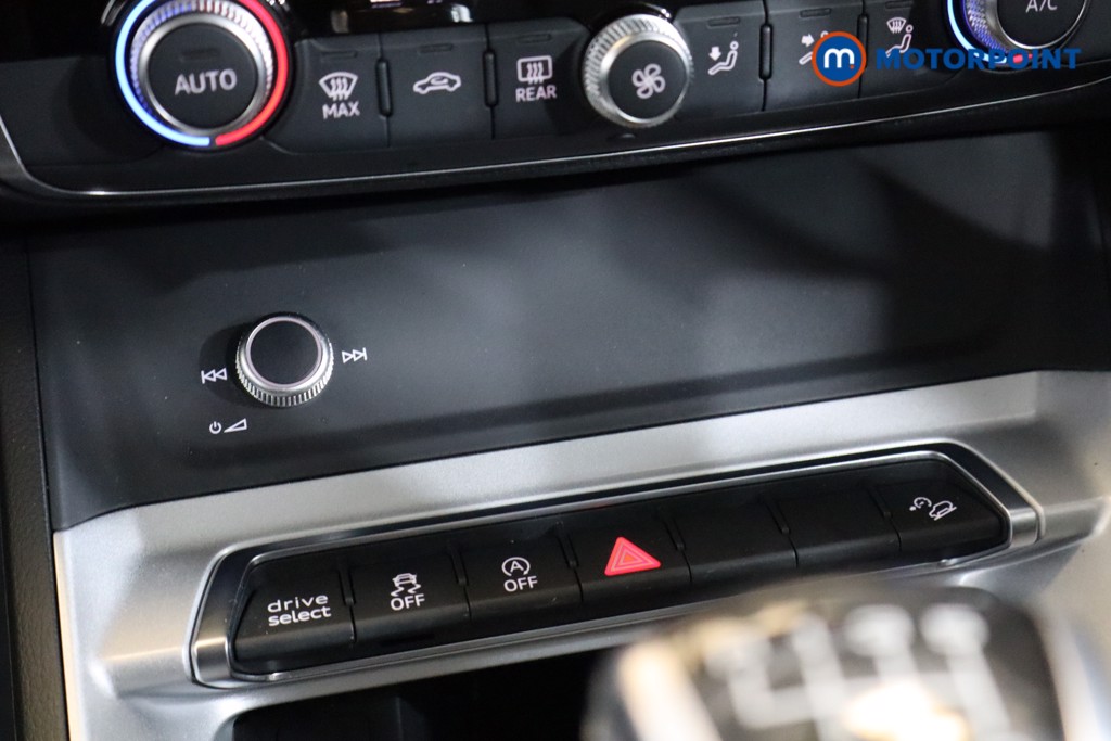 Audi Q3 Technik Manual Petrol SUV - Stock Number (1536616) - 7th supplementary image