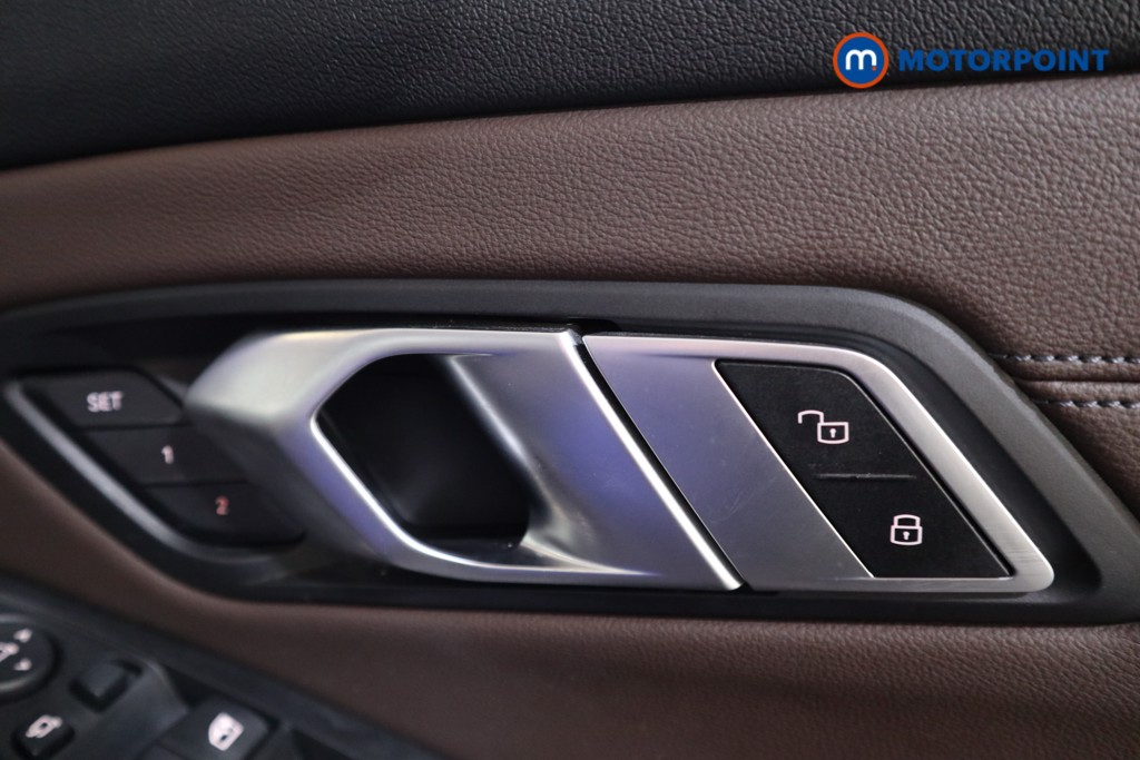 BMW 3 Series M Sport Automatic Petrol Plug-In Hybrid Estate - Stock Number (1538033) - 13th supplementary image