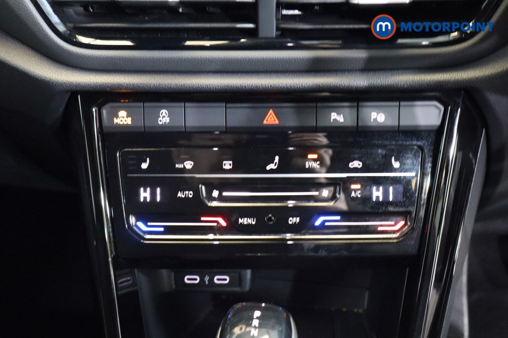 Volkswagen T-Roc R-Line Automatic Petrol SUV - Stock Number (1540726) - 7th supplementary image