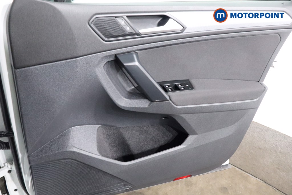 Volkswagen Tiguan Life Automatic Petrol SUV - Stock Number (1538383) - 23rd supplementary image