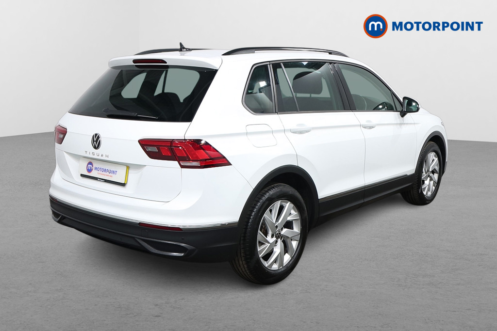 Volkswagen Tiguan Life Automatic Petrol SUV - Stock Number (1538383) - Drivers side rear corner