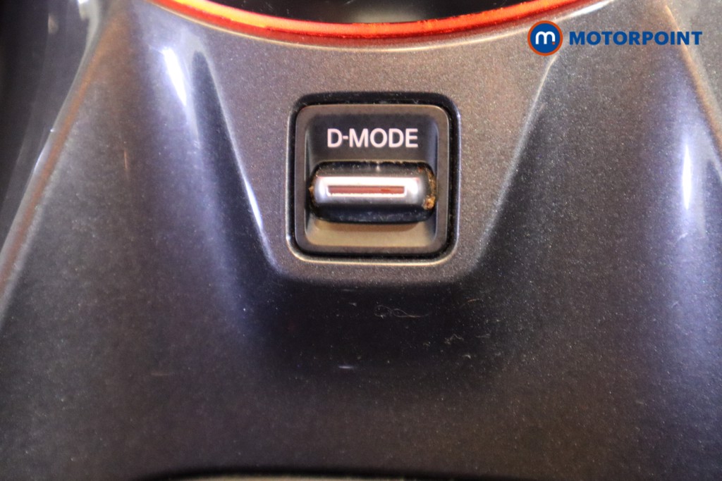 Nissan Juke N-Connecta Manual Petrol SUV - Stock Number (1538961) - 22nd supplementary image