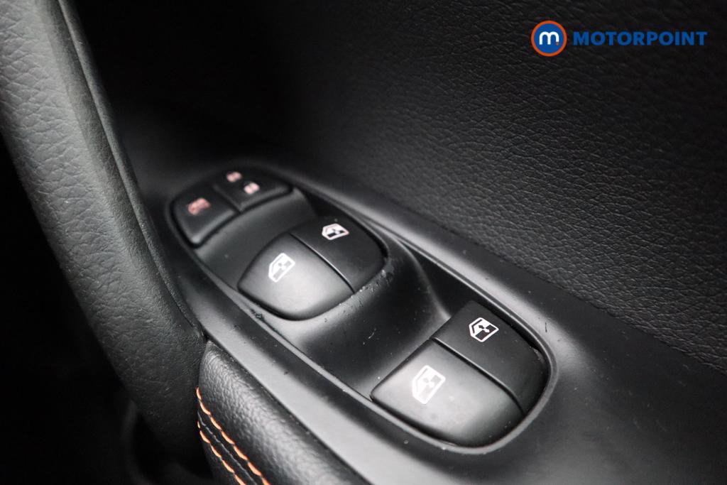 Nissan Qashqai N-Motion Manual Diesel SUV - Stock Number (1529337) - 16th supplementary image