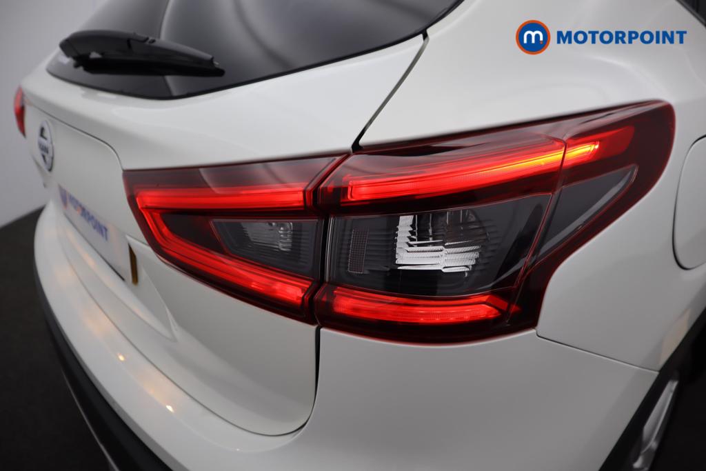 Nissan Qashqai N-Motion Manual Diesel SUV - Stock Number (1529337) - 17th supplementary image