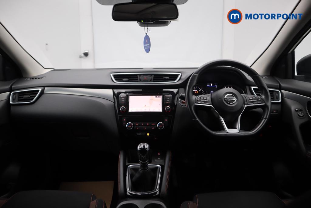 Nissan Qashqai N-Motion Manual Diesel SUV - Stock Number (1529337) - 1st supplementary image
