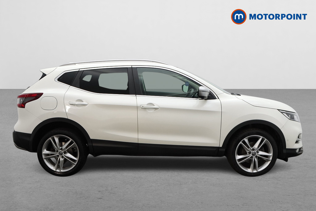 Nissan Qashqai N-Motion Manual Diesel SUV - Stock Number (1529337) - Drivers side