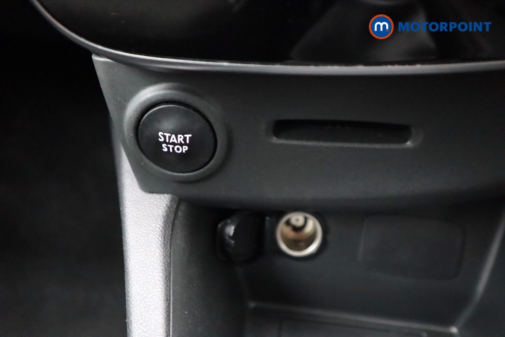Renault Clio Iconic Manual Petrol Hatchback - Stock Number (1534166) - 9th supplementary image