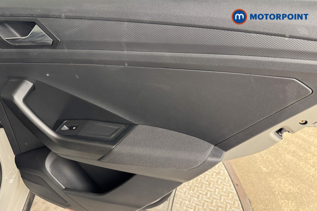 Volkswagen T-Roc Life Manual Petrol SUV - Stock Number (1537295) - 16th supplementary image