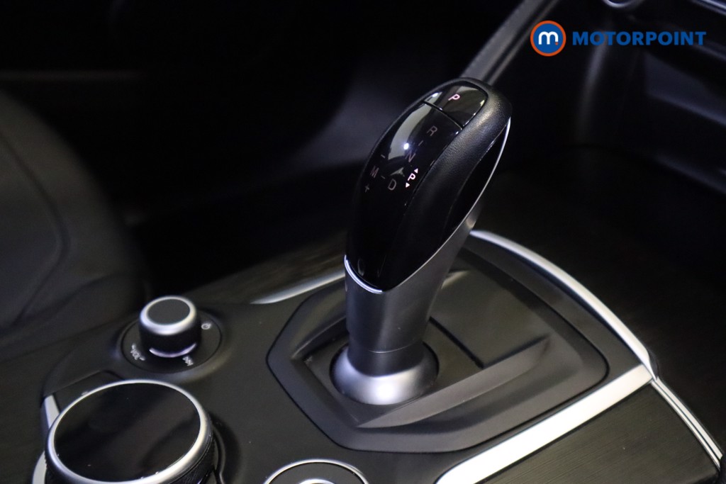 Alfa Romeo Stelvio Super Automatic Petrol SUV - Stock Number (1538011) - 5th supplementary image